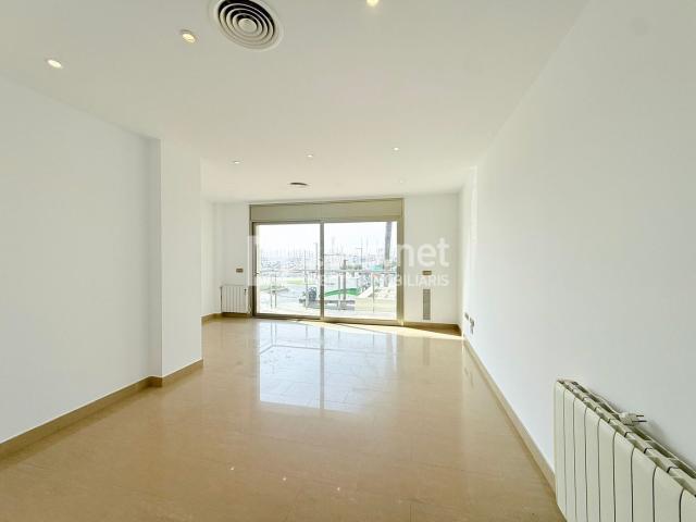 Piso en venta en Vilanova i la Geltrú, Barri de Mar Costa Dorada. Passeig del Carme. Primera línia. Pis de 105 m² amb terrassa de 36 m². Pisos Vilanova i la.