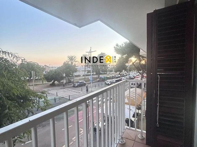 Piso en venta en Vilanova i La Geltrú, de 107 m² 4 habitaciones por 299.000