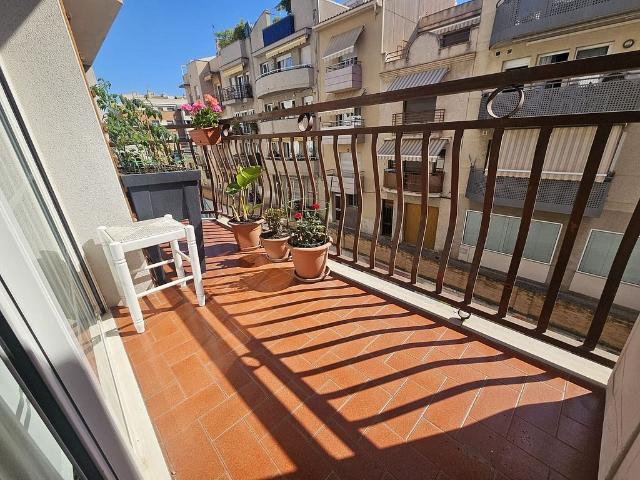 Piso en venta en Vilanova i La Geltrú, de 81 m² 4 habitaciones por 339.000