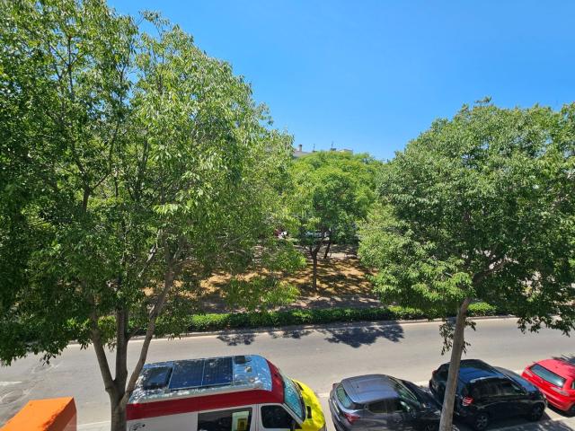 Piso en venta en Vilanova i la Geltrú, La Geltrú Sant Jordi Costa Dorada. Fantástico piso con terraza, parking y trastero en Rambla Sant Jordi Vilanova i la Geltrú. Pisos Vilanova i la.