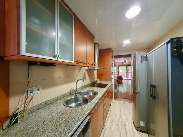 Piso en venta en Vilanova i la Geltrú, Prat de Vilanova Costa Dorada. Apartamento con amplia terraza en la zona El Prat de Vilanova. Pisos Vilanova i la.