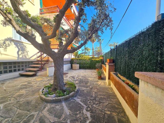 Piso en venta en Vilanova i la Geltrú, Prat de Vilanova Costa Dorada. Planta baja con jardín 1º línea de playa, Prat de Vilanova. Pisos Vilanova i la.