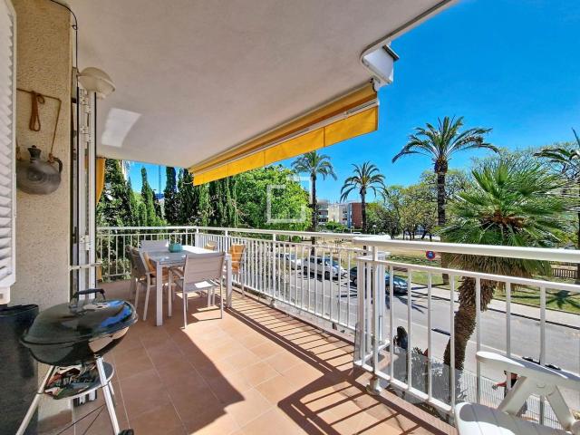 Piso en venta en Vilanova i la Geltrú, Ribes Roges Costa Dorada. Amplio y luminoso piso en la zona más cotizada de Vilanova, Ribes Roges. Pisos Vilanova i la.