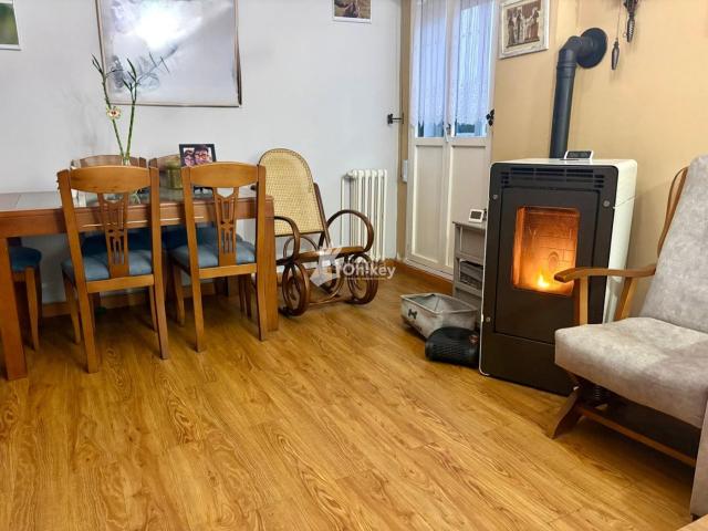 Piso en venta en Villablino. Oportunidad única para vivir o invertir en el corazón de la montaña leonesa. Pisos.