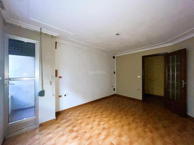 Piso en venta en Villavieja. PISO A REFORMAR CON TRES DORMITORIOS Y BALCÓN. Pisos.
