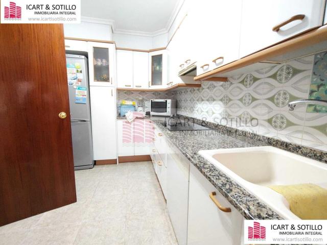 Piso en venta en Vinaròs, Casco Urbano. Amplia vivienda céntrica con ascensor, 4 dormitorios y gran luminosidad. Pisos.