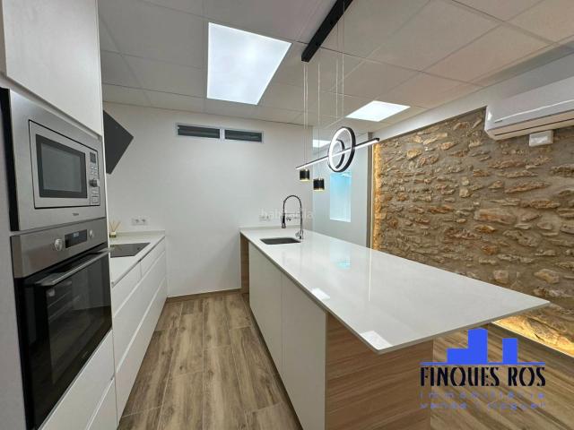 Piso en venta en Vinaròs, Casco Urbano. PISO CENTRICO RECIEN REFORMADO. Pisos.