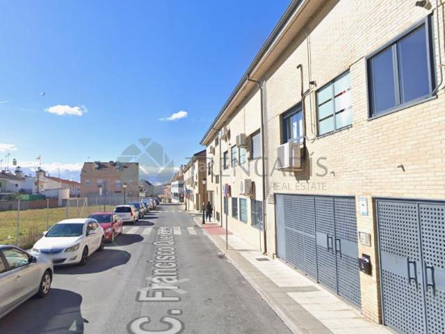 Piso en venta en Viso de San Juan El. VIVIENDA ALQUILADANO ADMITE VISITASIDEAL PARA INVERSORESDúplex de 84 m, según Catastro, y 21 m de elementos comunes a la venta en. Pisos Viso de San Juan.