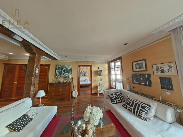 Piso en venta en Vitoria Gasteiz, Casco Viejo. PISO CON ENCANTO EN EL CASCO HISTÓRICO VISTAS A LA CATEDRAL VIEJA. Pisos Vitoria.