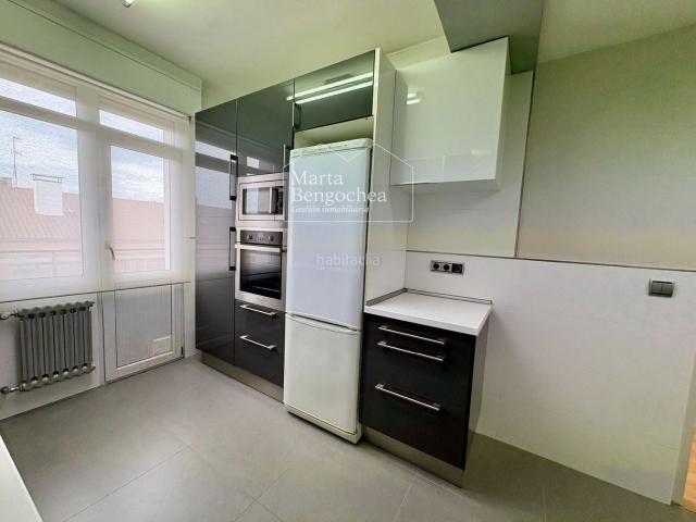 Piso en venta en Vitoria Gasteiz, Coronación. Se vende vivienda de 82m2 con 3 domitorios en Bruno Villarreal. Pisos Vitoria.