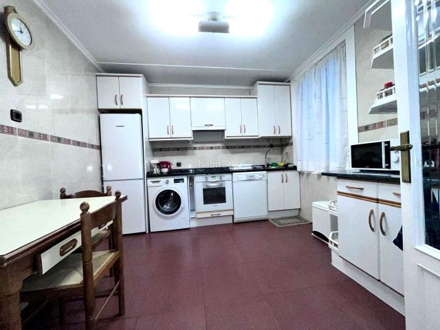 Piso en venta en Vitoria Gasteiz, Coronación. Vivienda exterior, buena altura con cuatro dormitorios. Pisos Vitoria.