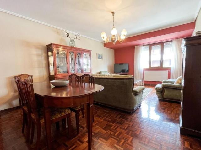 Piso en venta en Vitoria Gasteiz, Ensanche. Amplia vivienda en la mejor zona de Olaguíbel. Pisos Vitoria.