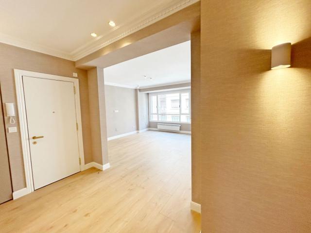 Piso en venta en Vitoria Gasteiz, Ensanche. Magnifica vivienda integramente reformada, a estrenar. Pisos Vitoria.