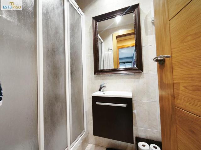 Piso en venta en Vitoria Gasteiz, Lakua Bizkarra. LAKUA 2 dormitorios 2 baños reformados Garaje para coche y moto Trastero Ascensor a cota cero Jardín comunitario List. Pisos Vitoria.
