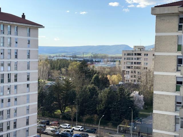 Piso en venta en Vitoria Gasteiz, Sansomendi. Piso luminoso totalmente exterior en Sansomendi. Pisos Vitoria.