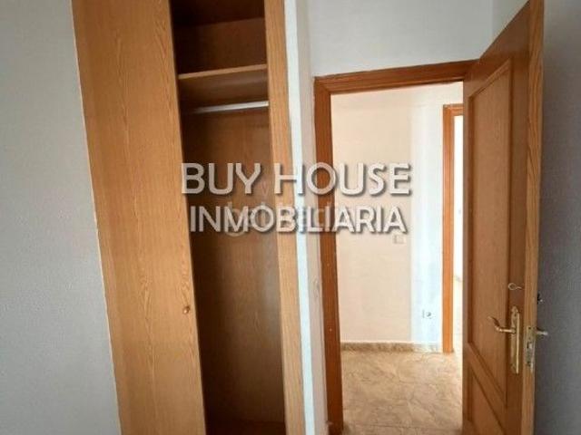 Piso en venta en Yuncler. INMOBILIARIA BUY HOUSE VENDE AMPLIO PISO EN YUNCLER TOLEDO. Pisos.