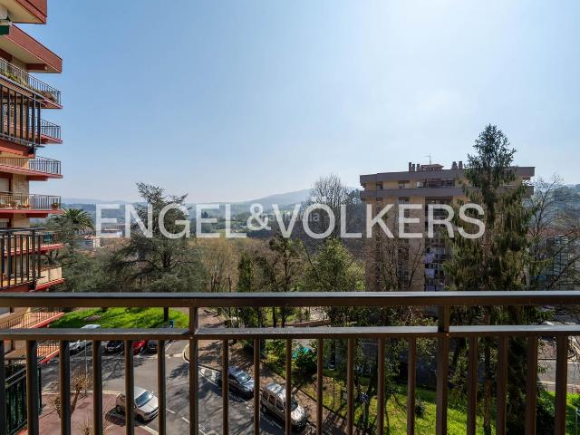 Piso en venta en Zarautz. Luz, vistas despejadas y terraza a 5 minutos de la playa. Pisos.