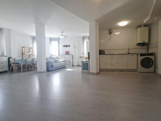 Piso en venta en Zaragoza, Miralbueno. OFICINA acondicionada como vivienda, ideal para vivir, trabajar o invertir. Pisos.