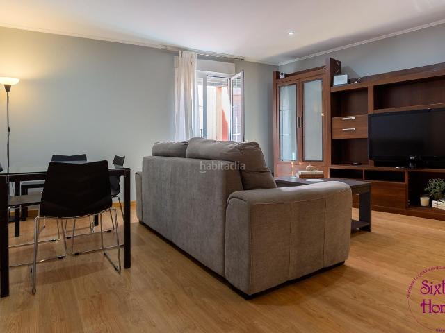 Piso en venta en Zaragoza, Alfonso. Apartamento de un dormitorio en el centro. Pisos.