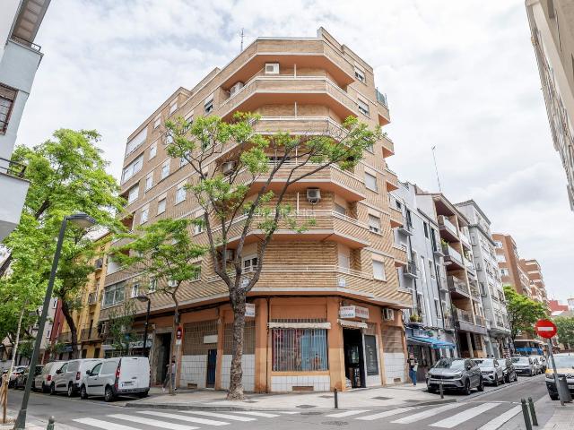 Piso en venta en Zaragoza, Doctor Cerrada. Buscas luz y comodidad en el corazón de Zaragoza?. Pisos.