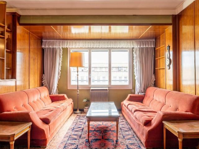 Piso en venta en Zaragoza, Doctor Cerrada. Piso en venta en Paseo María Agustín con infinitas posibilidades. Pisos.