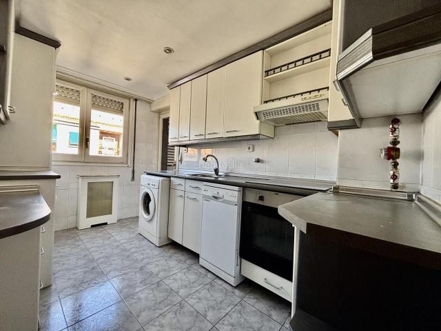 Piso en venta en Zaragoza, La Almozara. Pisos.