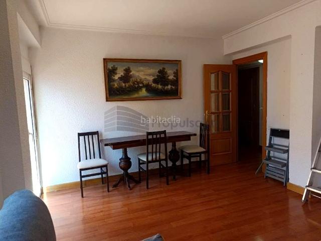 Piso en venta en Zaragoza, Las Delicias. Coqueto piso de 68m2 en planta alta con ascensor. Pisos.