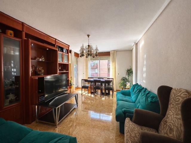 Piso en venta en Zaragoza, Las Delicias. Maravillosa vivienda exterior junto a Avenida Navarra!. Pisos.