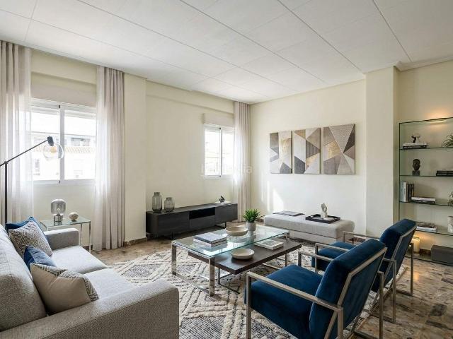 Piso en venta en Zaragoza, Las Fuentes. Oportunidad para inversores Luminoso apartamento en Avenida Compromiso de Caspe. Pisos.