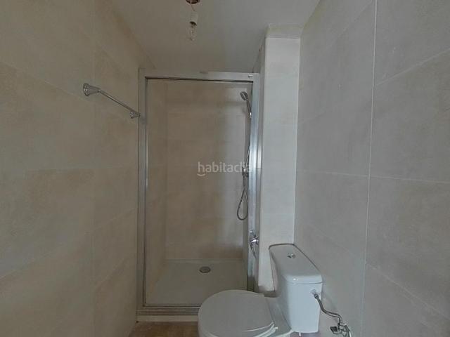 Piso en venta en Zaragoza, Las Fuentes. Piso para inversores alquilado hasta 2028 121.000. Pisos.