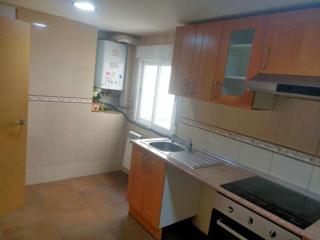 Piso en venta en Zaragoza, Torrero. La Coruña Ascensor exterior 2 dormitorios mas salón independiente. Pisos.