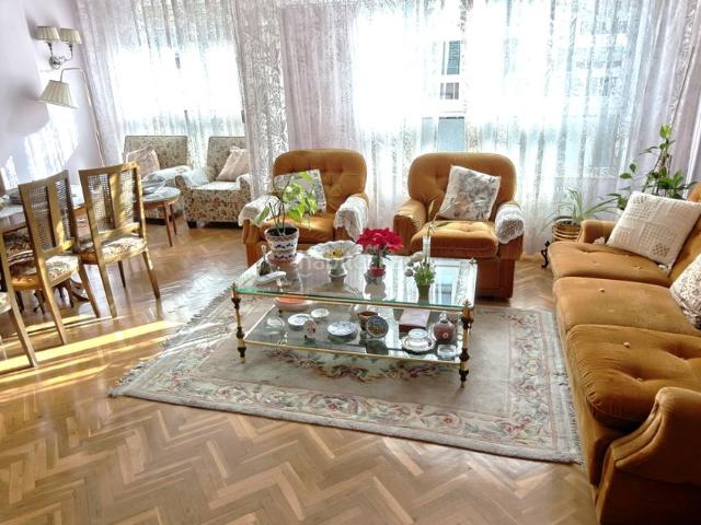 Piso en venta en Zaragoza, Universidad San Francisco. ATENCIÓN FAMILIAS! ZONA UNIVERSIDAD, CALLE TOMÁS BRETÓN. 135 METROS DE VIVIENDA, CON CINCO DORMITORIOS Y DOS BAÑOS. GARAJE INC. Pisos.