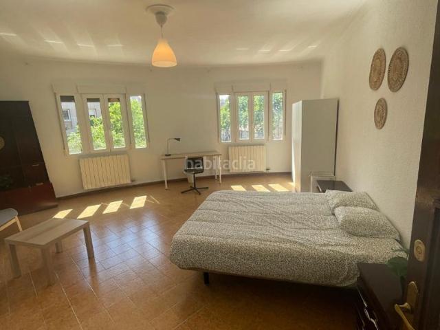 Piso en venta en Zaragoza, Universidad San Francisco. Piso de 184 m² en Avenida Valencia con 5 habitaciones alquiladas Ideal inversores o familias numerosas. Pisos.