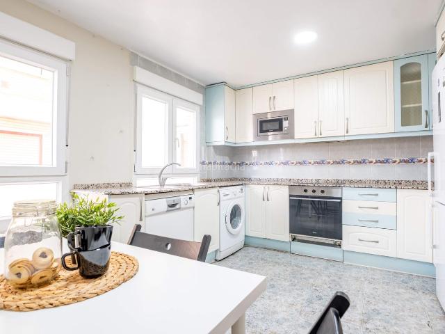 Piso en venta en Zaragoza, Universidad San Francisco. Piso en venta junto a Plaza San Francisco con garaje en finca. Pisos.