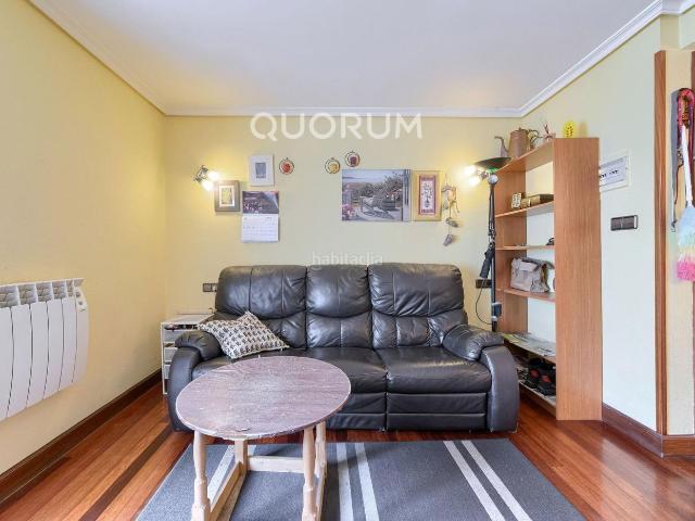 Piso en venta en Zeberio. Bonito Piso Para Entrar a Vivir De 2 Dormitorios, Balcón y Trastero Incluido en Zeberio Inicio Zeberio, final de UgaoMiravalles. Pisos.