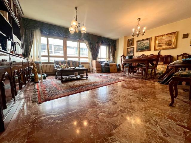 Piso en Venta en Zona de Plaza de Barcelos