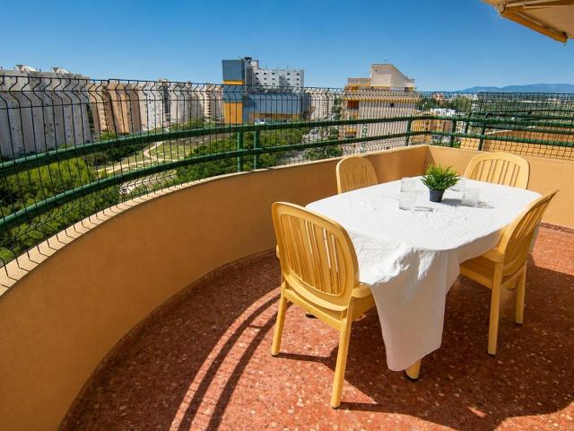 PISO EN VENTA · GANDIA · ¡EL VERANO TE ESTÁ ESPERANDO! + COCHERA + TRASTERO