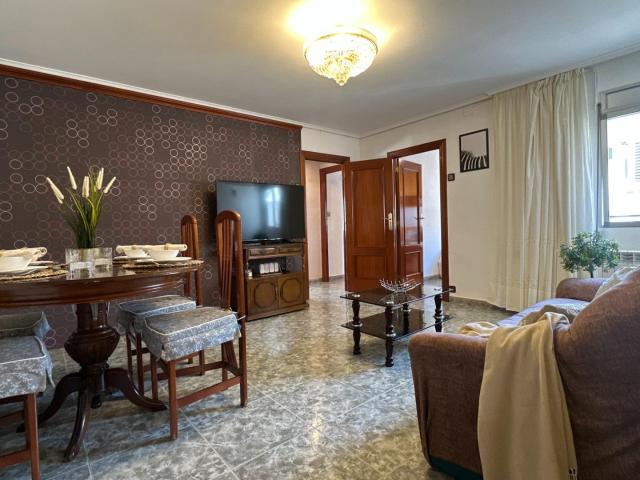 Piso en venta junto al Palacio Larrinaga: Luminosidad y confort en La Granja