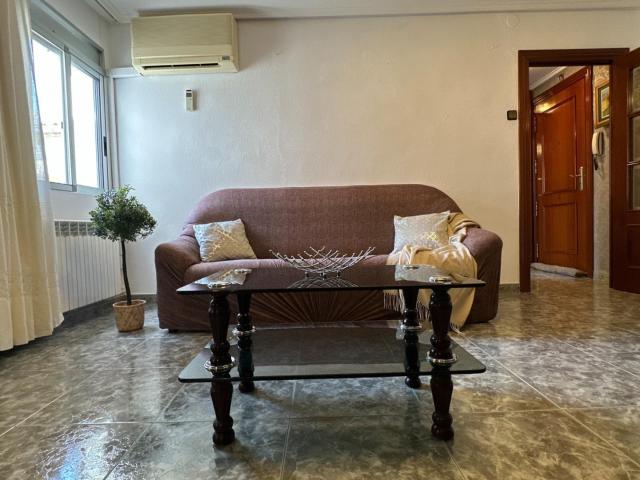 Piso en venta junto al Palacio Larrinaga: Luminosidad y confort en La Granja
