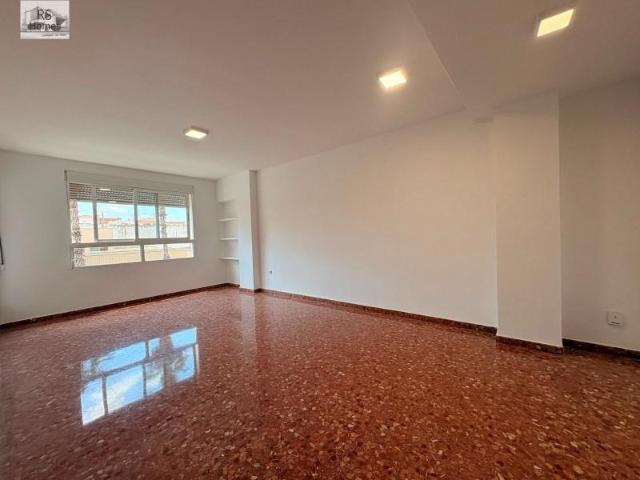 Piso en venta La Pobla de Vallbona