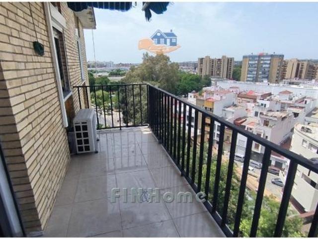 Piso en venta Triana con ascensor | Terraza, vistas despejadas y una ubicación excepcional en Sevill