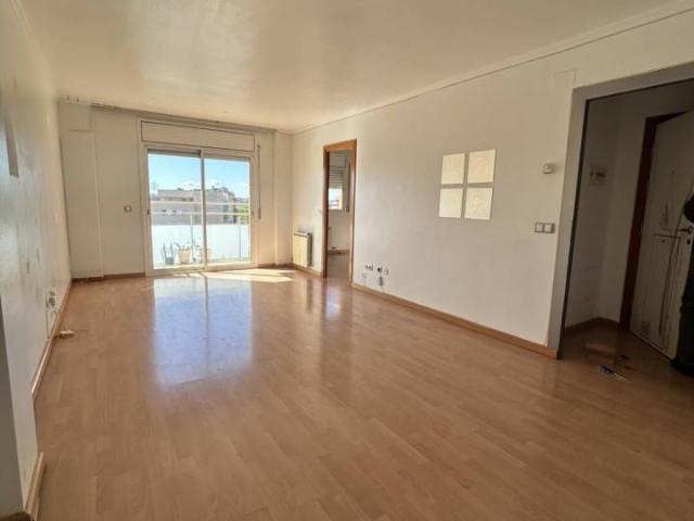 PISO EN VENTA Y PARKING EN SALT GIRONA