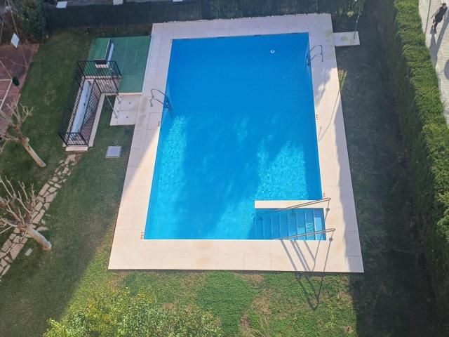 ¡ PISO EN VISTA ALEGRE ! CON PISCINA Y PISTA DE TENIS
