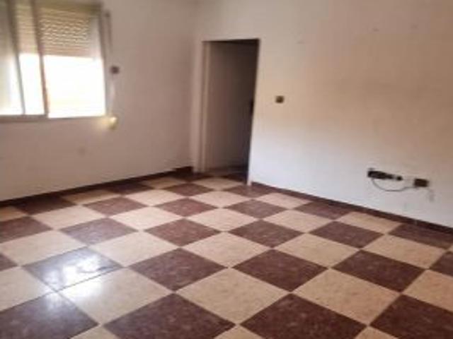 Piso en zona Junquillos para reformar en período de pujas hasta el 10 de abril