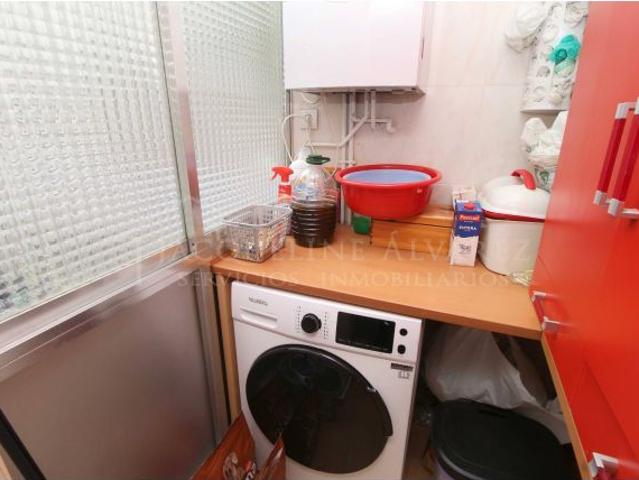 Piso en zona Reyes 3 dormitorios, baño, aseo, terraza, ascensor y plaza de garaje incluida en el