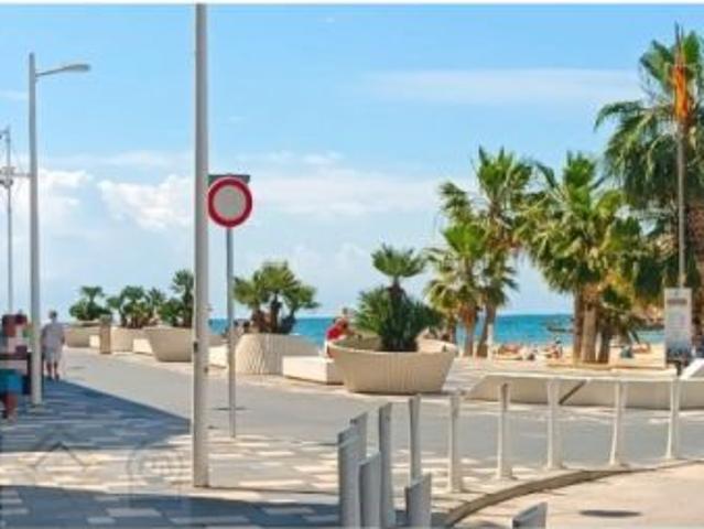 PISO EN 1ª LÍNEA DE PLAYA DE LA CALA DE FINESTRAT CON PARKING COMUNITARIO