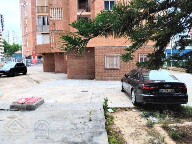 Piso en 3ª línea de Playa Levante de Benidorm. 2 dormitorios. Parking