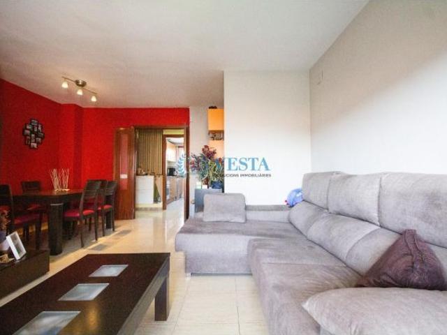PISO ESPECTACULAR CON PARKING Y PISCINA COMUNITARIA EN CAMPCLAR