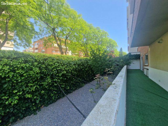 PISO ESQUINERO EN PLANTA BAJA CON JARDÍN PRIVADO