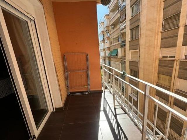 PISO ESTUDIANTES EN CAMINO DE RONDA. TRES DORMITORIOS, 1 BAÑO